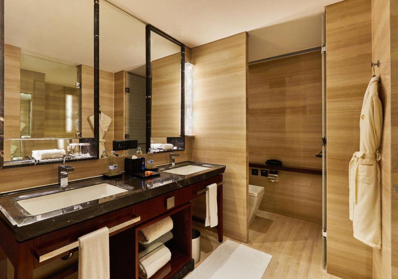 Mandarin Oriental Pudong, Shanghai Exterior photo